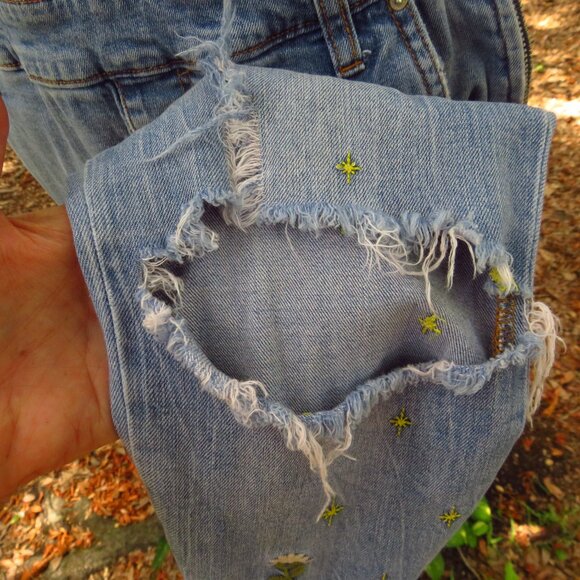 Womens Forever 21 Embroidered Overalls Denim Size 25 Distressed raw hem - Picture 7 of 15